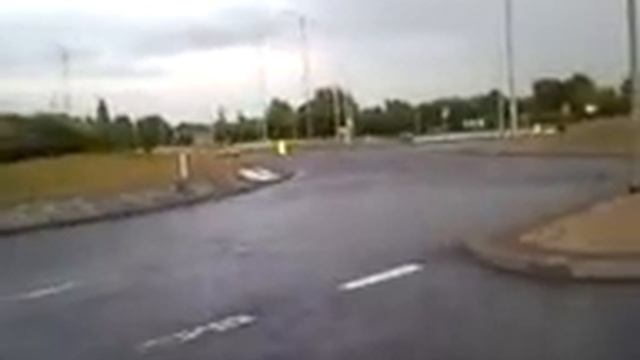 volvo 340 drifting roundabout смотреть онлайн