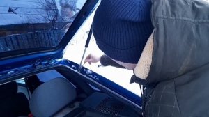 Как поменять газовые упоры на крышке багажника ВАЗ!!!