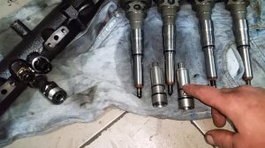Isuzu Bighorn 4JX1 снимаем форсунки, часть 2