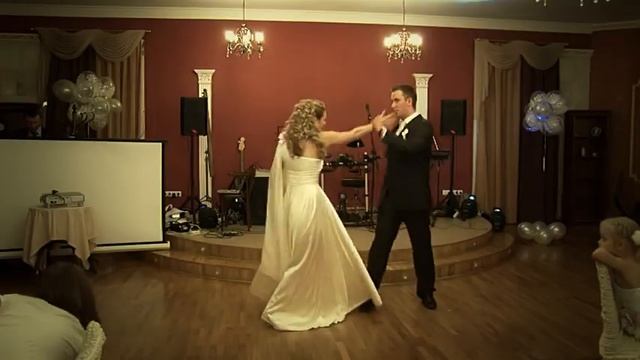 Первый танец молодоженов. Видеосъемка двумя камерами смотреть онлайн