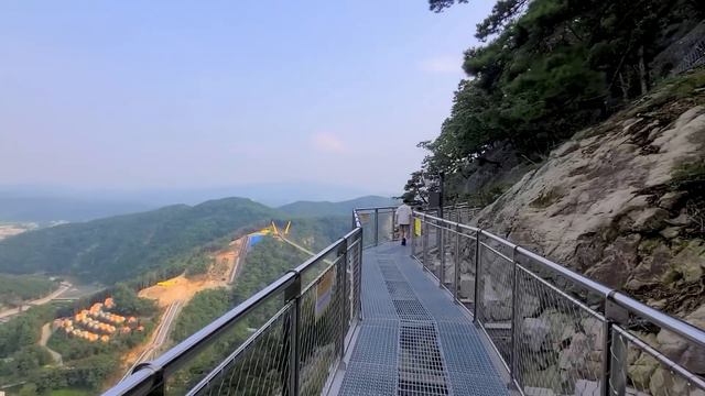 대변신! 새롭게 개통한 국내 최고의 절벽 트래킹 코스 | 🚅 기차 타고 당일치기 잔도길 여행 | Korea cliff Tracking Path смотреть онлайн