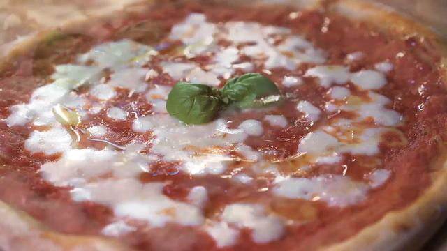 Bertazzoni | How to bake pizza at home смотреть онлайн