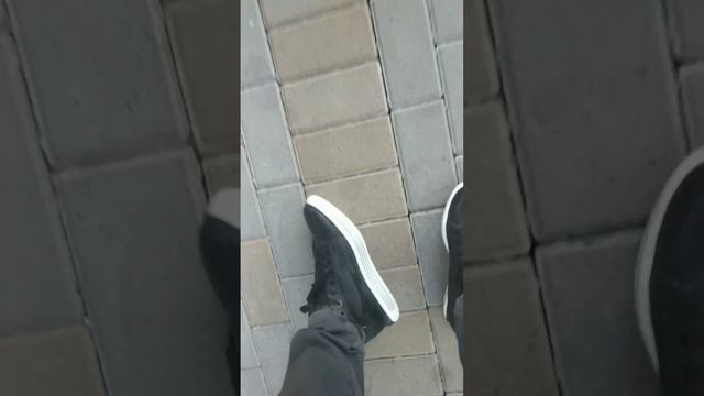 Шкіряні чоловічі кросівки 40 розмір смотреть онлайн