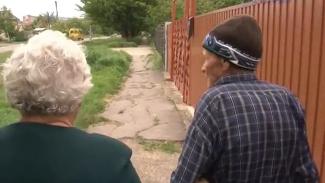 В Крымске начали строить "одноразовые" тротуары. смотреть онлайн