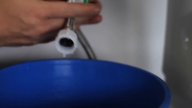 Toilet Repair Tips : How to Remove a Clogged Water Supply Line to the Toilet смотреть онлайн