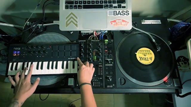 Nuevo - Sa'yo ft. Peaceful Gemini (Prod. Pope Fiction) [Bass Relief ReMake] смотреть онлайн