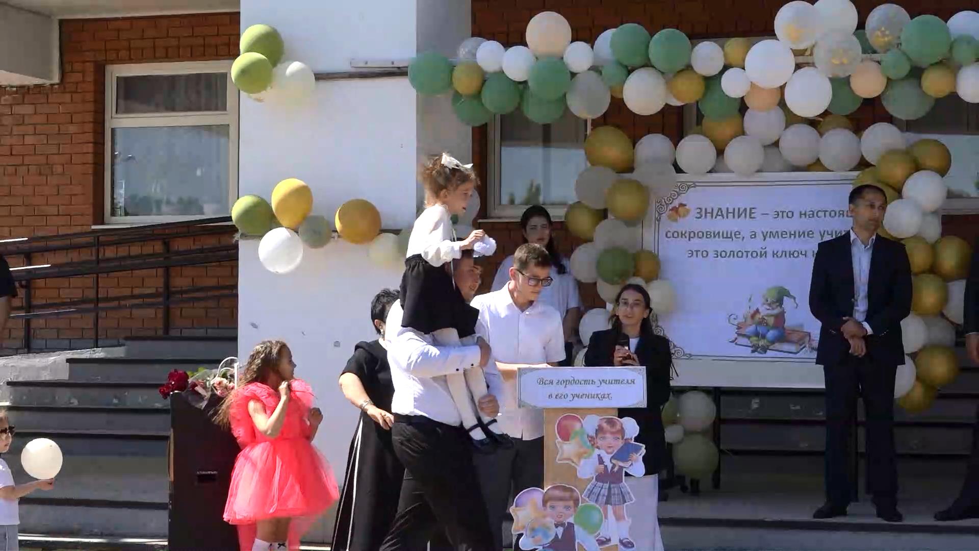 Последний звонок в Мамхегской школе смотреть онлайн