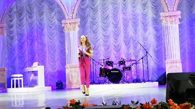 Софья Казанцева. Песня "Мама, папа, я и джаз" смотреть онлайн