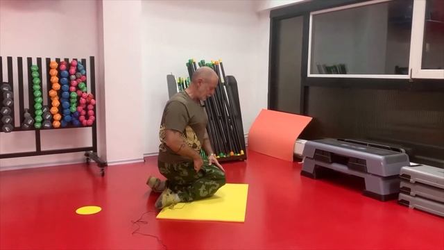 Гомукхасана (поза коровьей морды) смотреть онлайн