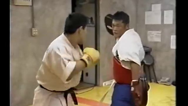 kyokushin karate 黒澤浩樹　恐るべきトレーニング　鉄パイプ蹴り　追悼黒澤浩樹氏 смотреть онлайн