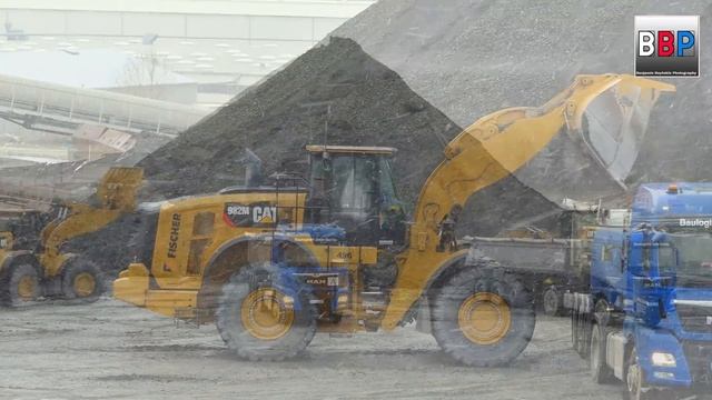 Bahnprojekt Stuttgart - Ulm: CATERPILLAR 966H, 972M, 982M, ... Kirchheim/Teck, 13.12.2018.