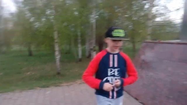 Самокат и как залезать на дерево смотреть онлайн