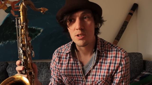 The differences between the Alto saxophone and the Tenor saxophone. смотреть онлайн