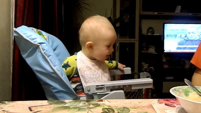 крутой малыш качает