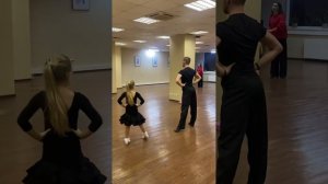 Урок бальных танцев для начинающих с Евгением Орловым. Связка танца чачача