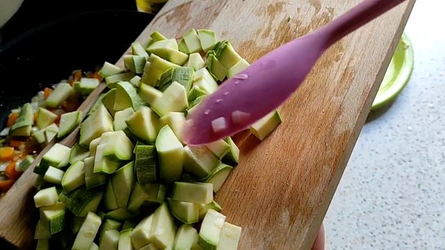 КАБАЧКИ НИЗКОКАЛОРИЙНЫЕ ТУШЕНЫЕ, МОЖНО ДАЖЕ ДЕТЯМ смотреть онлайн