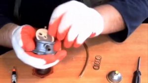 Замена прокладки клапана бензонасоса ВАЗ Классика.