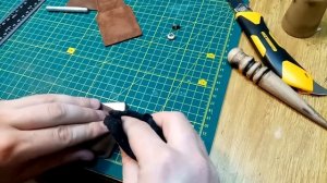 Делаю чехол из кожи для зажигалки Zippo  (Making A Leather Zippo Case)