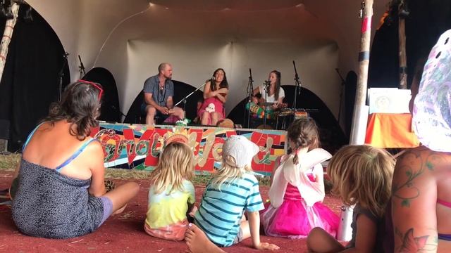‘Sometimes I am happy, and sometimes I am sad’, Dzogchen for kids at Small World Stage, Buddhafield смотреть онлайн