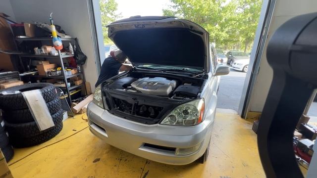 Lexus GX470 - Hood Strut Replacement