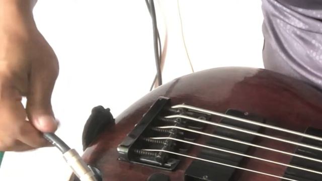 Mi GUITARRA BAJO HACE RUIDO, PROBLEMA RESUELTO смотреть онлайн