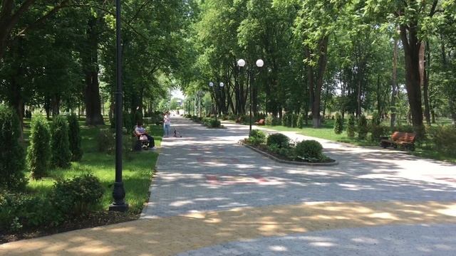 Краснодарский край станица Динская. Прогулка по Комсомольскому парку 12 июня 2020 года. смотреть онлайн