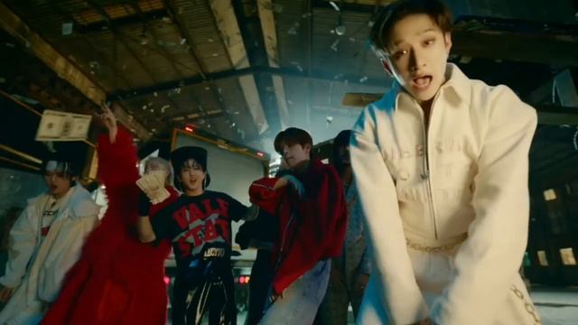 STRAY KIDS FELIX'S "BOM DIGI DIGI BOM BOM BOM BOM" IN TOPLINE смотреть онлайн