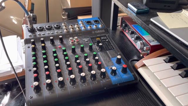 Yamaha MG10UX смотреть онлайн