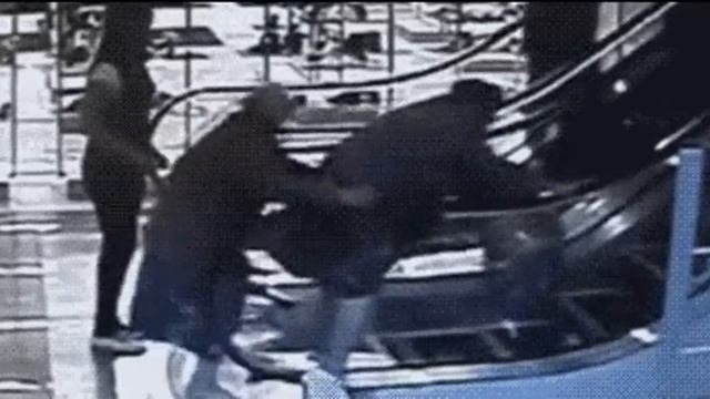 Бабушка и эскалатор. Grandmother And Escalator