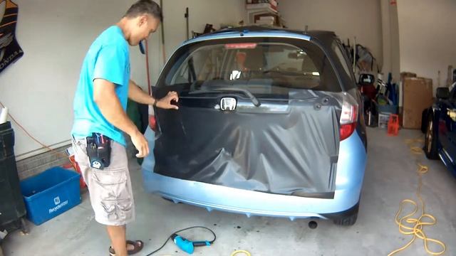 Vinyl Wrapping a Honda Fit in Carbon Fiber and Color Shifting Vinyl смотреть онлайн