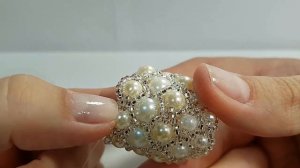 Жемчужная брошь из бусин и бисера