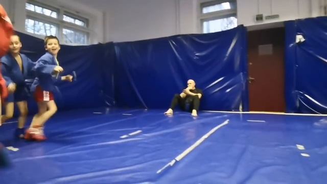БОЕВОЕ САМБО РАЗДЕЛ БОРЬБА. САМБО ДЕТИ смотреть онлайн