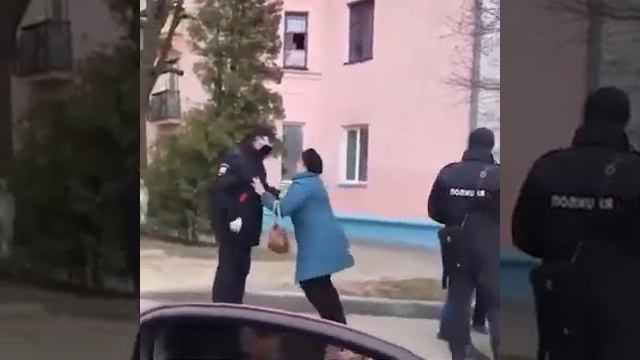 Задержание женщины в Чебоксарах Полицейский беспредел смотреть онлайн