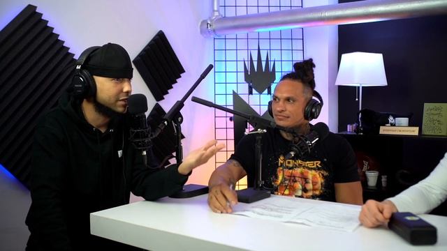 Dont Blink Podcast Episode 16 With The Schmo & Helen Yee смотреть онлайн