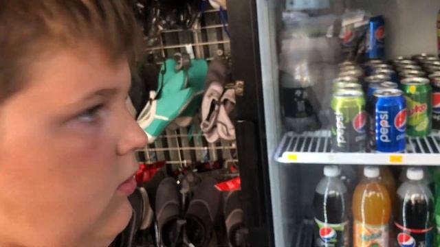 Идём в турецкий магазин. Будет пробовать сладости ?? смотреть онлайн