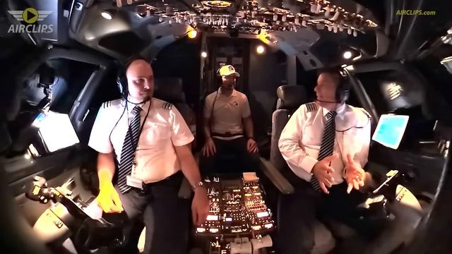 Magic Red Jet: Sven and Felix Cockpit Movie TUI B737-800 from Cyprus to Düsseldorf [AIRCLIPS.com] смотреть онлайн