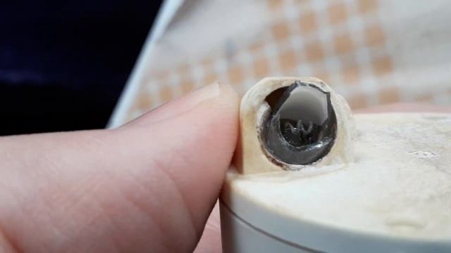 Одна деталь, которая объединяет Лампу накаливания, с Люминесце́нтной ла́мпой. смотреть онлайн