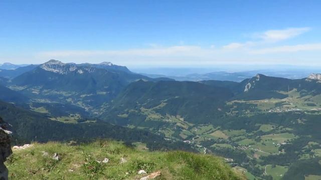 Mont Granier (1933 m) - Vue panoramique du sommet смотреть онлайн