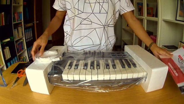 Unboxing Nektar Impact LX25+ USB Controller Keyboard смотреть онлайн