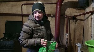 ЛЮБАША ЗАДУМАЛАСЬ О ЖИЗНИ.