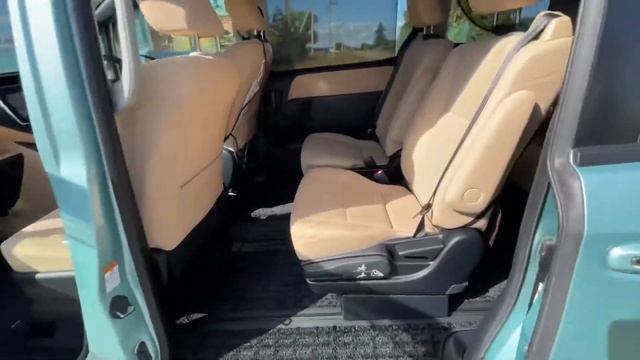 Тойота Noah 2016 год G комплектация: 2 печки, трёх зонный климат - контроль 1.8L hybrid фары Led. смотреть онлайн