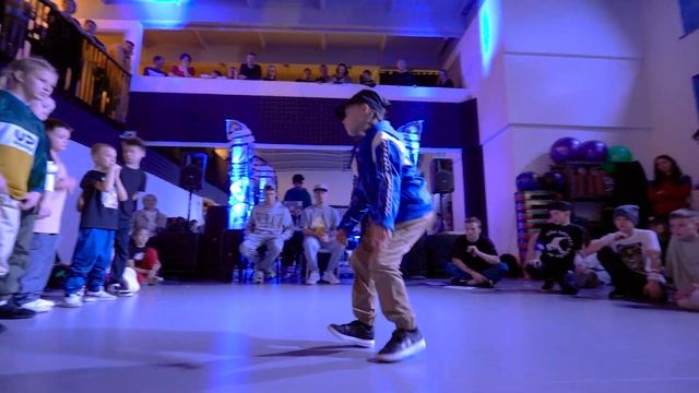1/2 RaiZy VS ЧеГеваря| bgirls 1vs1| Break domination 4 смотреть онлайн