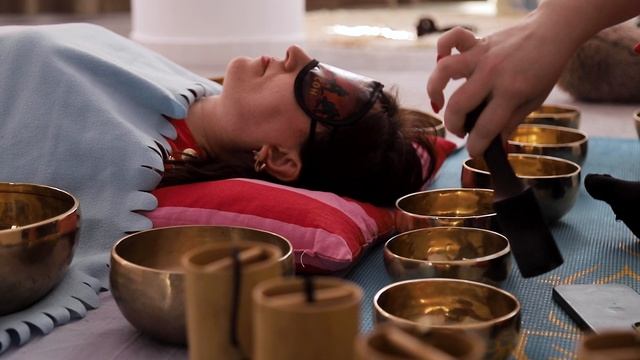 ТО ЧТО ЗА КАДРОМ
Тибетские чаши смотреть онлайн