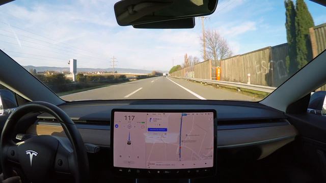 Testing update 2019.36.2.4 in a Swiss Tesla Model 3 смотреть онлайн