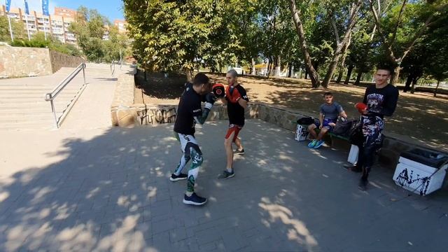 Тренировки на свежем воздухе. Родник. Первый раз в тенис. смотреть онлайн