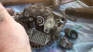 Снятие генератора с двигателя Сузуки квадратный 1996  тJ20A