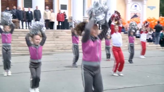 команда "Мастер"_1 сентября_ЛИНЕЙКА 2015_Озёрск смотреть онлайн