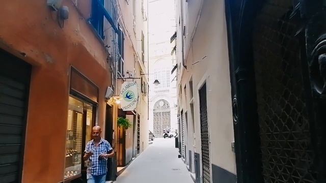 ГЕНУЯ СТАРЫЙ ГОРОД И КАК ОДЕВАЮТСЯ ГЕНУЭЗСКИЕ ИТАЛЬЯНКИ