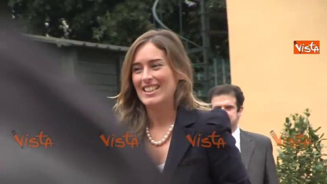 BOSCHI ALLA LUISS SI INTRATTIENE CON PAOLA SEVERINO E POI FUGGE DAI GIORNALISTI смотреть онлайн