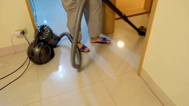 Dyson 戴森吸塵器 DC52 實地使用體驗 01 смотреть онлайн